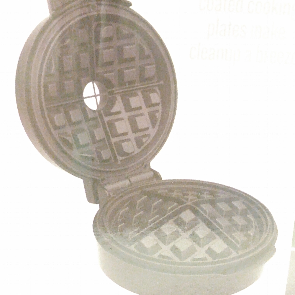 Perfect Pour Volcano Belgian Waffle Maker nonstick